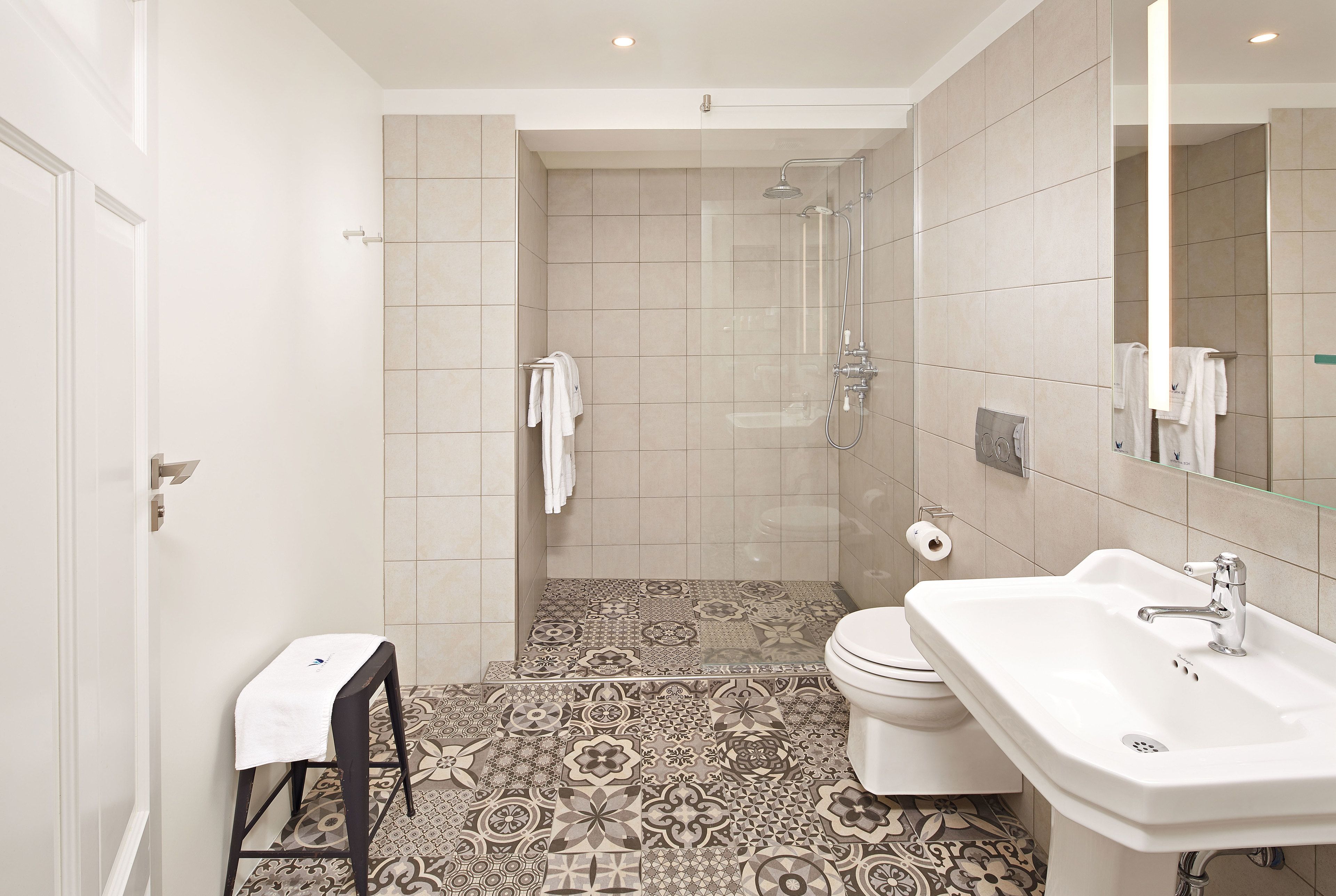 Shower, free toiletries, hair dryer, bathrobes