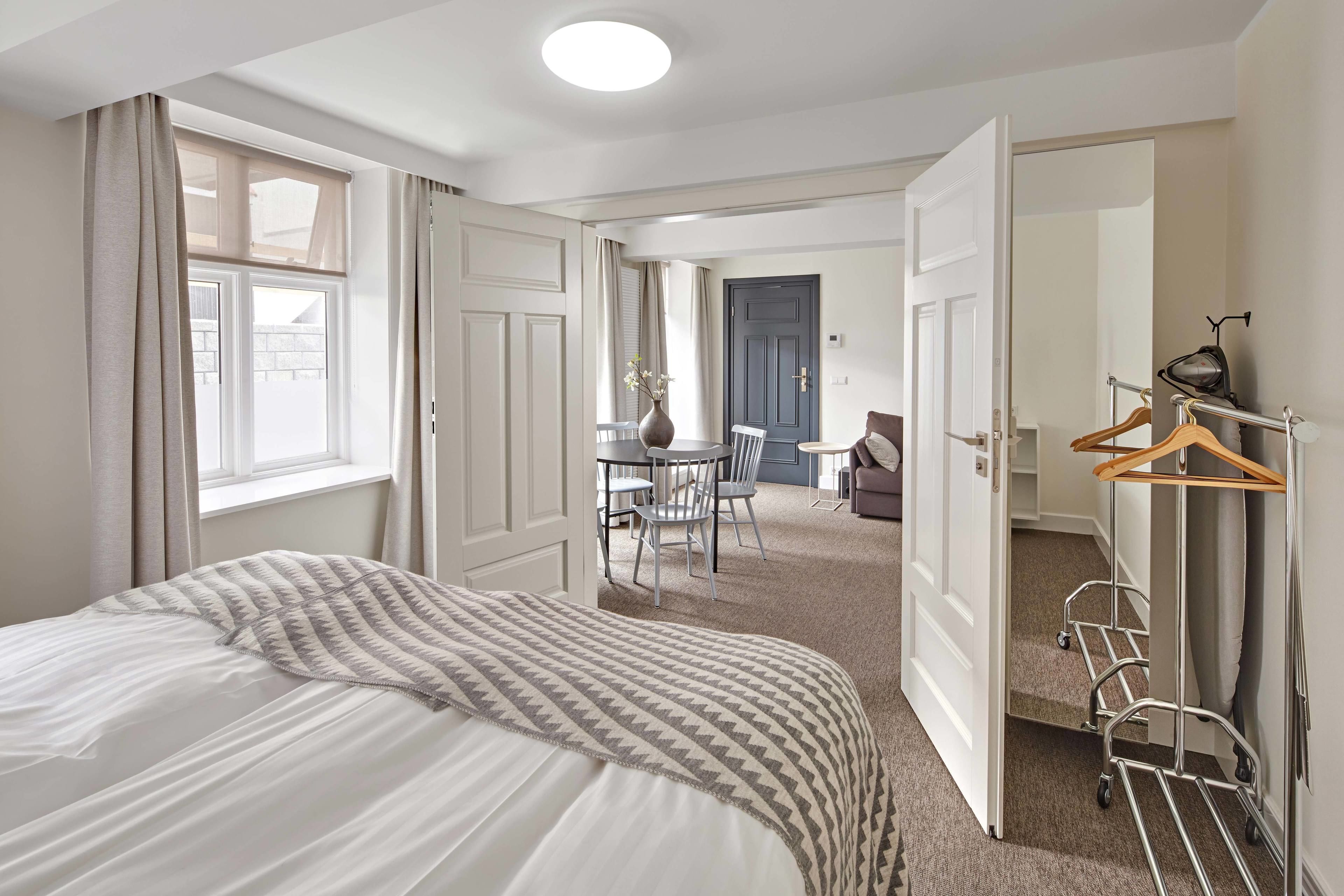 Superior-huoneisto | Ylelliset vuodevaatteet, pimennysverhot, äänieristys