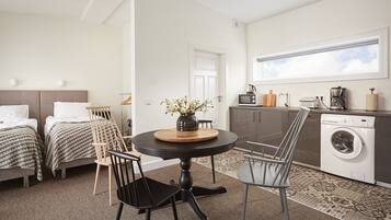 Estudio (Penthouse) | Cocina privada | Refrigerador, microondas, parrilla de estufa y lavavajillas