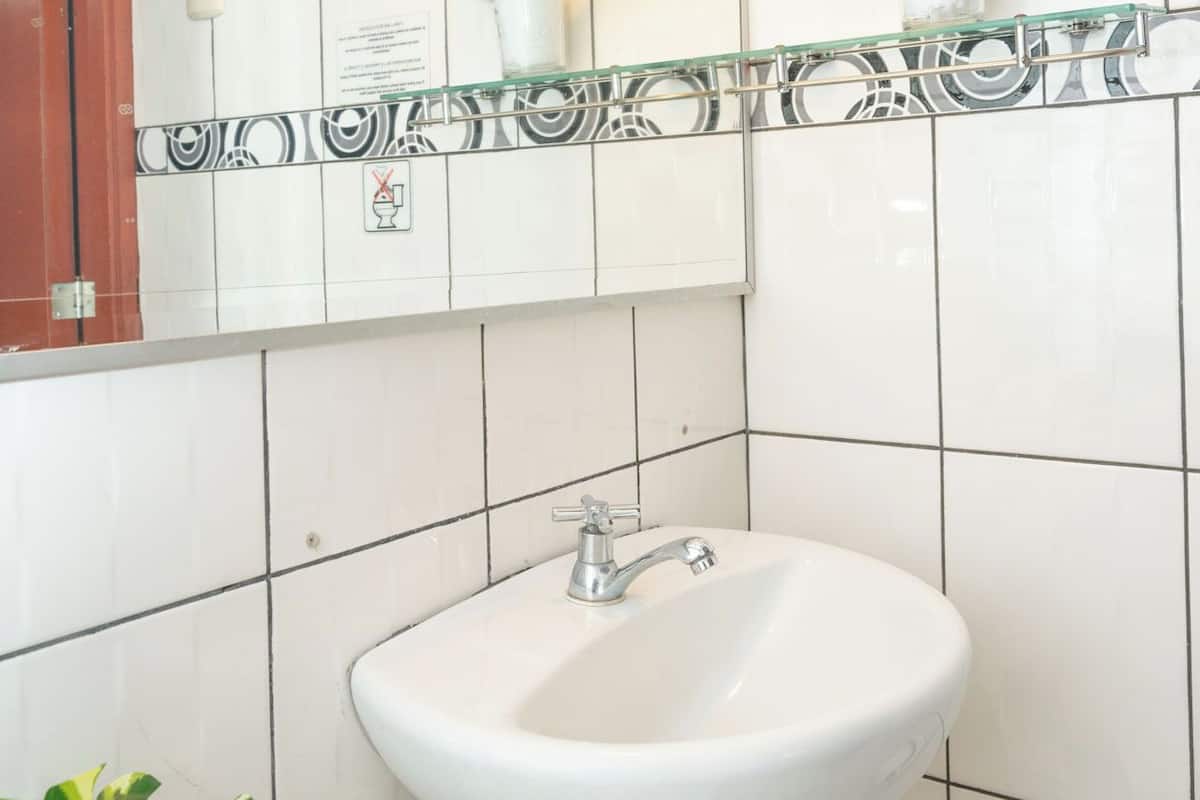 Kamar Single | Kamar mandi | Shower, pengering rambut, dan handuk