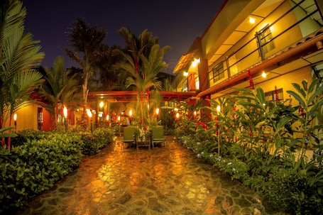 Restaurante al aire libre. Hotel Boutique Iguana Verde