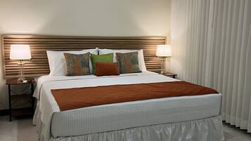 Habitación doble Premium | Ropa de cama de alta calidad, edredón y camas Select Comfort