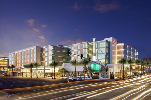 A modern hotel with multiple floors, large windows, and a well-lit facade. - Hilton Garden Inn San Diego Downtown/Bayside (San Diego)