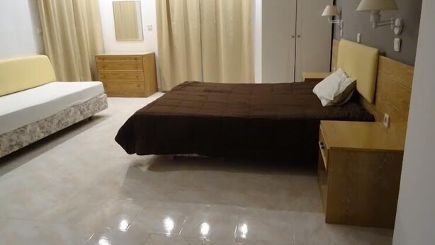 Estúdio, vista para o jardim, no piso térreo