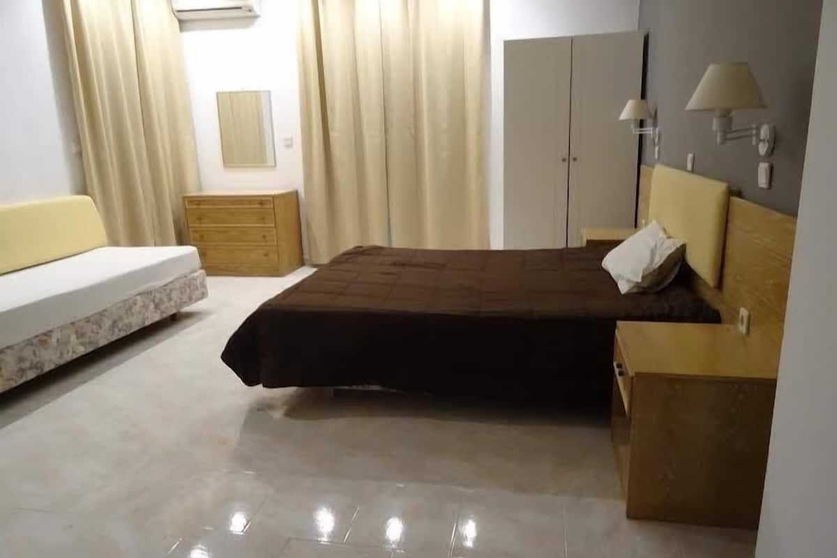 Estúdio, vista para o jardim, no piso térreo | Roupas de cama premium, frigobar, cofres nos quartos, berços grátis