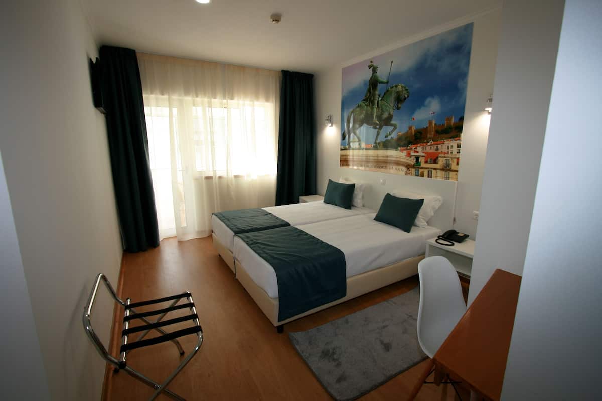 Twin Room | Peti besi dalam bilik, kalis bunyi, katil bayi/kot (percuma)