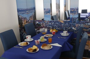 Food court - Patria Hotel (Lisbon)