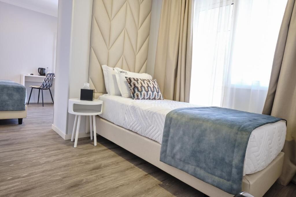 Caja de seguridad en la habitación y sistema de insonorización 