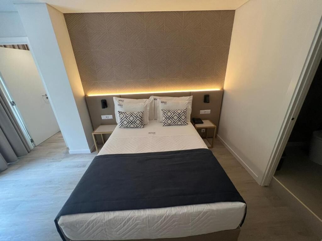 Caja de seguridad en la habitación y sistema de insonorización 