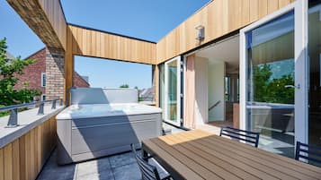 Hus - bastu (Castellum Torenwoning Wellness – 2 ) | Terrass/Patio