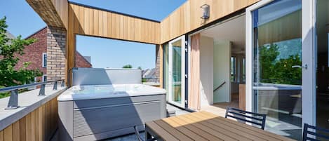 Hus - bastu (Castellum Torenwoning Wellness – 2 ) | Terrass/Patio