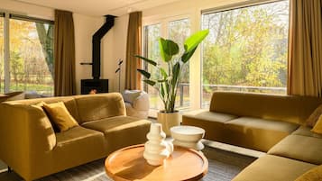 Luxury House, 5 Bedrooms, Sauna (Landhuis LUXE) | Living room | 32-inch flat-screen TV with cable channels, TV