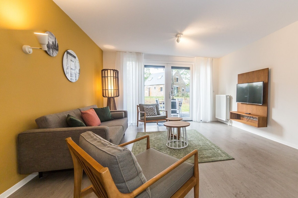 ดีลักซ์ทาวน์โฮม, 3 ห้องนอน, ซาวน่า (Burgemeestershuis Luxe) | ห้องนั่งเล่น | ทีวีจอแบน 32 นิ้ว พร้อมช่องเคเบิล, ทีวี