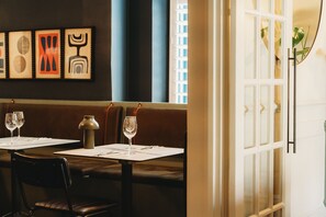 Bar (on property) - Hotel VARA (Truro)