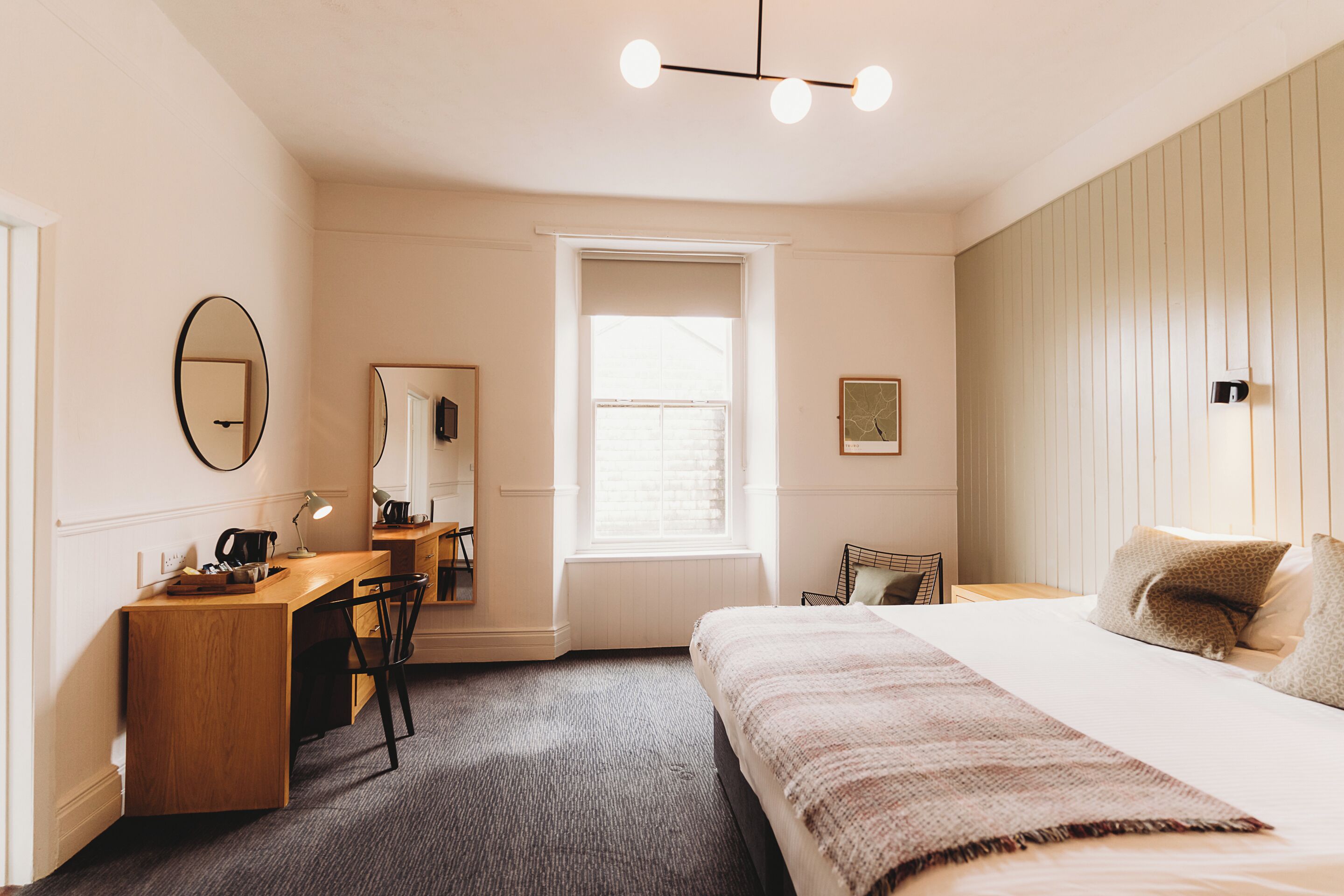 double room, 1 double bed | 1 bedroom, desk, laptop workspace, iron/ironing board