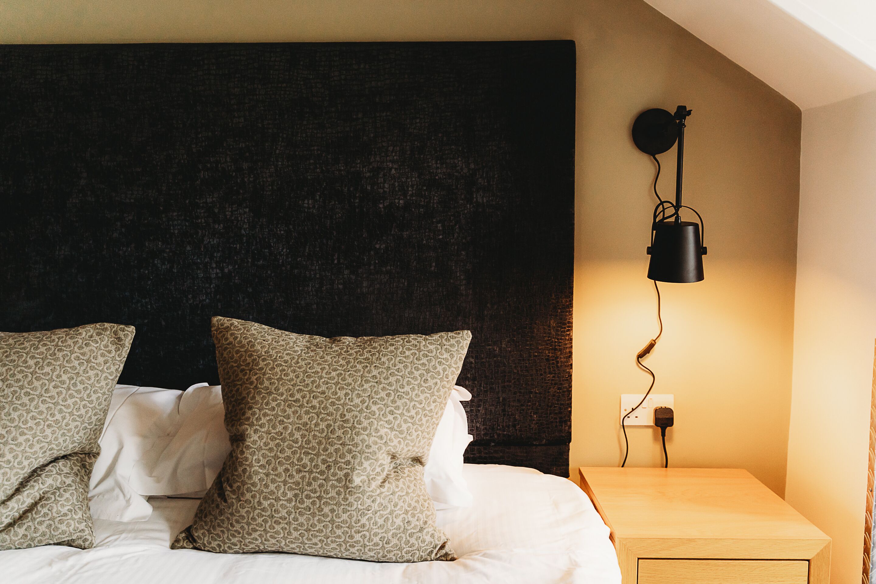 double room, 1 double bed | 1 bedroom, desk, laptop workspace, iron/ironing board