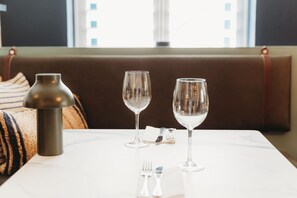 Bar (on property) - Hotel VARA (Truro)