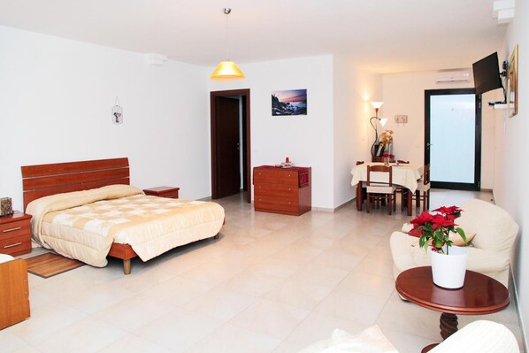 Frette Italian sheets, minibar, individually decorated - Valle Chiara (Ostellato)