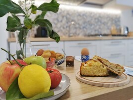 Comfort Room, 1 Double Bed, Kitchen | In-room dining