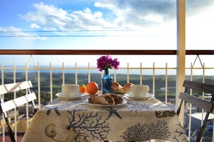 Desayuno continental diario (EUR 5 por persona)