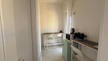 Tägliches kontinentales Frühstück (5 EUR pro Person)