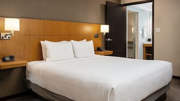 Suite, 1 kingsize-seng med sovesofa | Skrivebord, lydisolert, strykejern/-brett og wi-fi (inkludert)