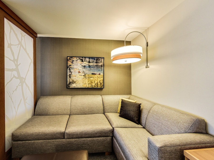 Televisión de pantalla plana de 48 pulgadas con canales por cable