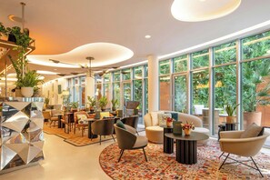 Garden views, serves breakfast, lunch, and dinner