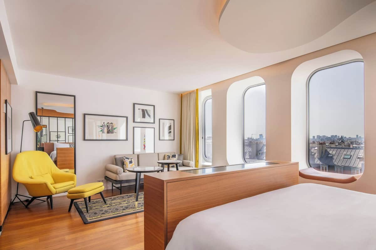 Artist Studio, 1 King Bed | Premium bedding, pillow-top beds, minibar, in-room safe