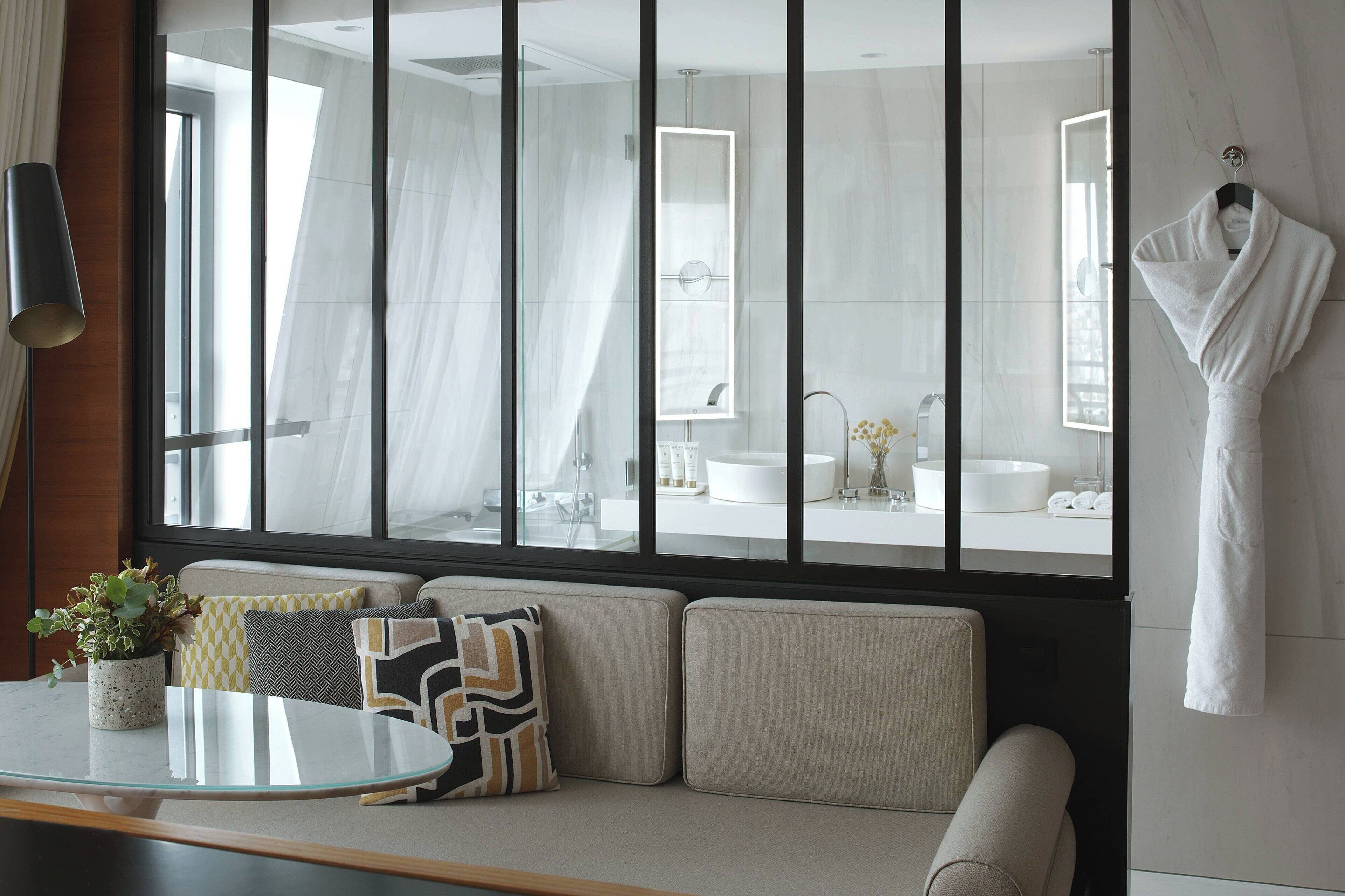 suite, 1 king bed, non smoking | premium bedding, pillow-top beds, minibar, in-room safe