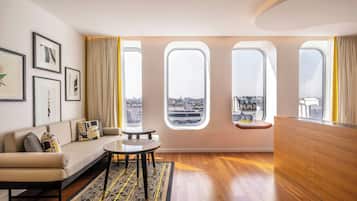 Junior studio, 1 kingsize bed | Luxe beddengoed, pillowtop-bedden, een minibar, een kluis op de kamer