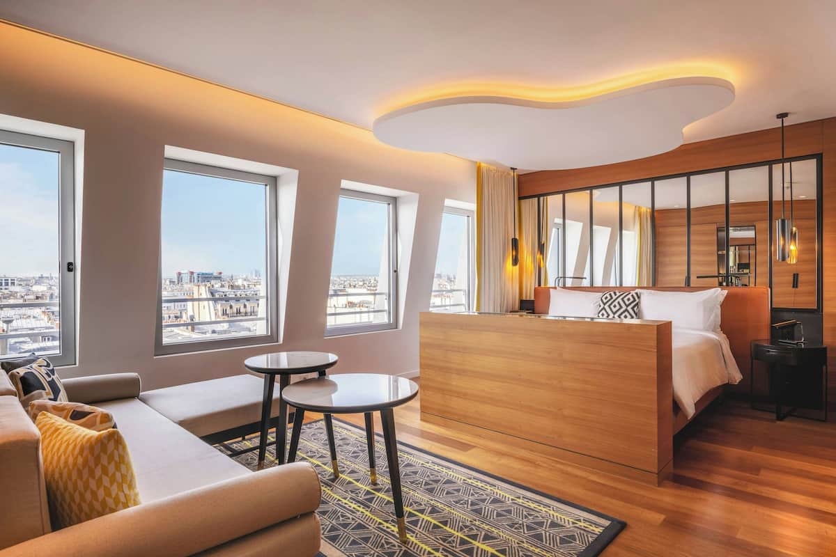 Skyline Suite, 1 King Bed | Premium bedding, pillow-top beds, minibar, in-room safe