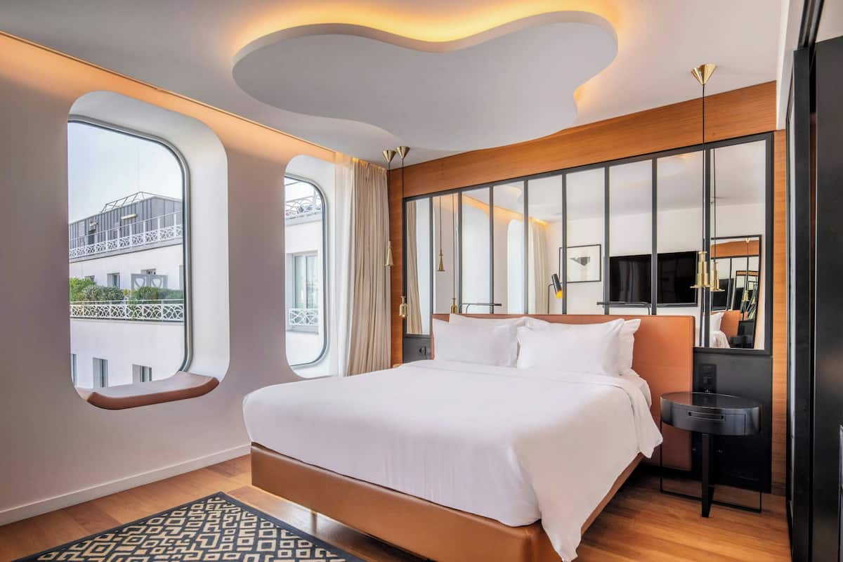 Bobo Room, 1 Queen Bed | Premium bedding, pillow-top beds, minibar, in-room safe