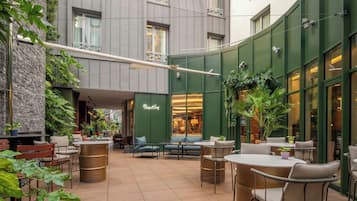 Con vista al jardín, con servicio de desayunos, comidas y cenas