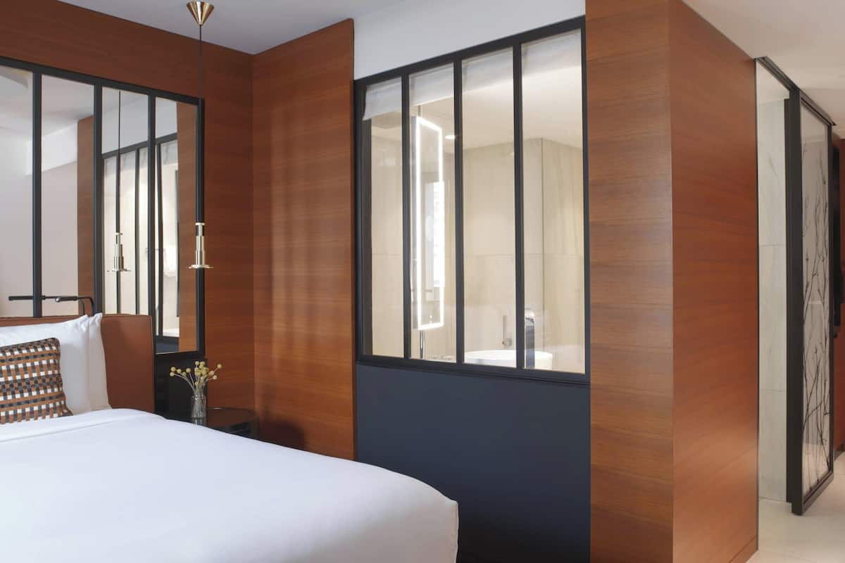 Premium bedding, pillow-top beds, minibar, in-room safe
