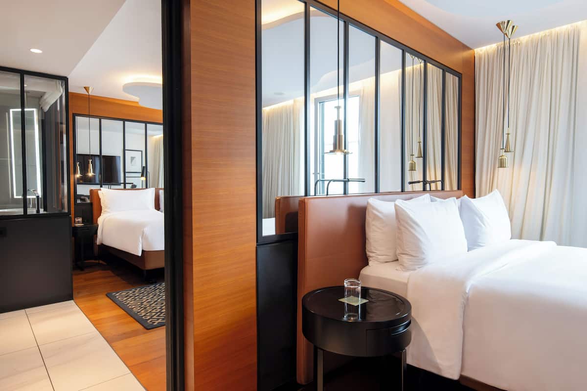 Family Room, 1 Queen bed, 2 twin beds | Premium bedding, pillow-top beds, minibar, in-room safe