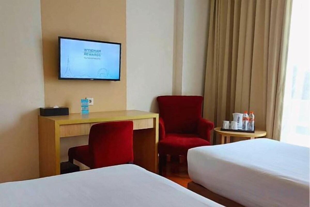 In-room safe, desk, laptop workspace, soundproofing
