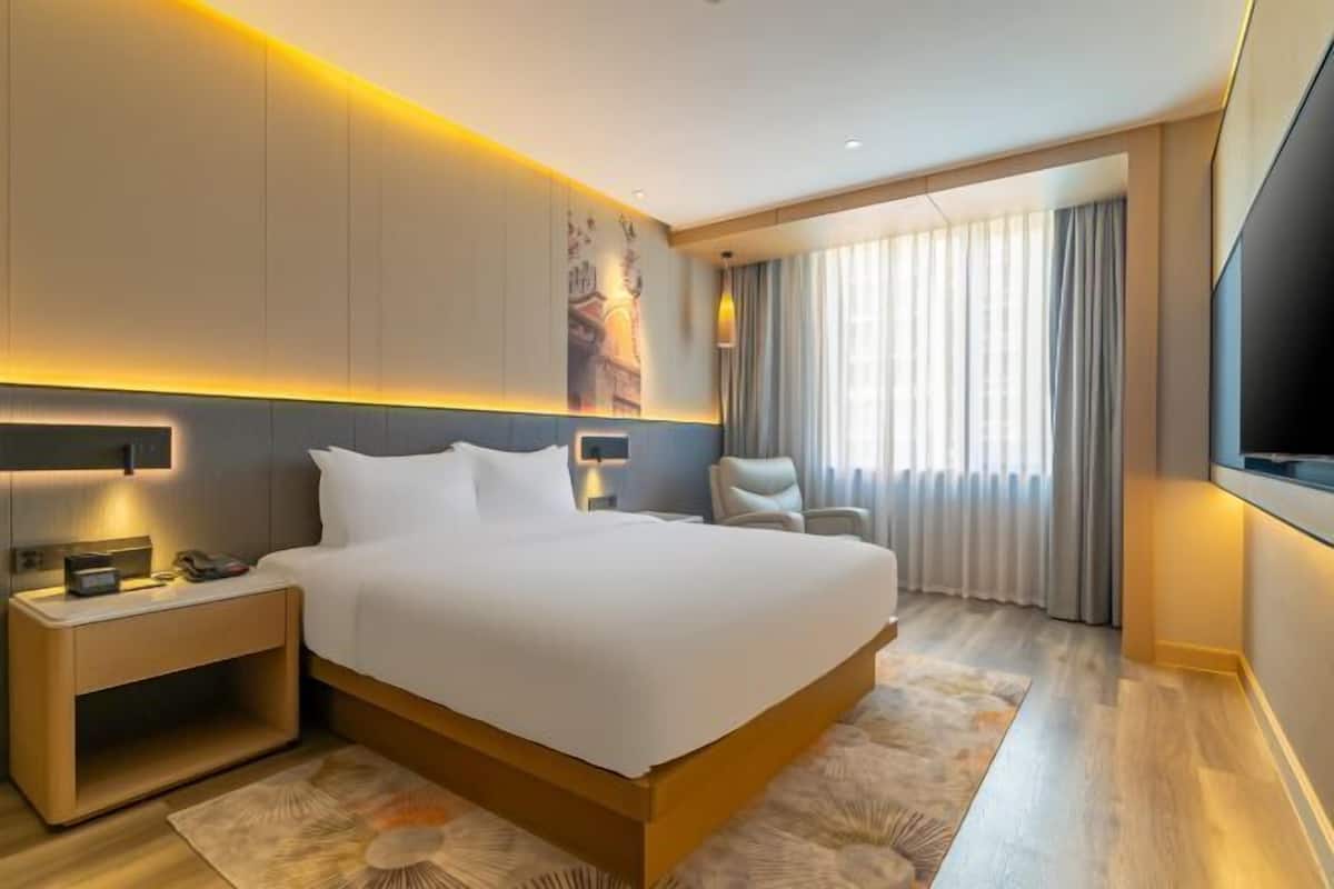Minibar, in-room safe, desk, blackout drapes