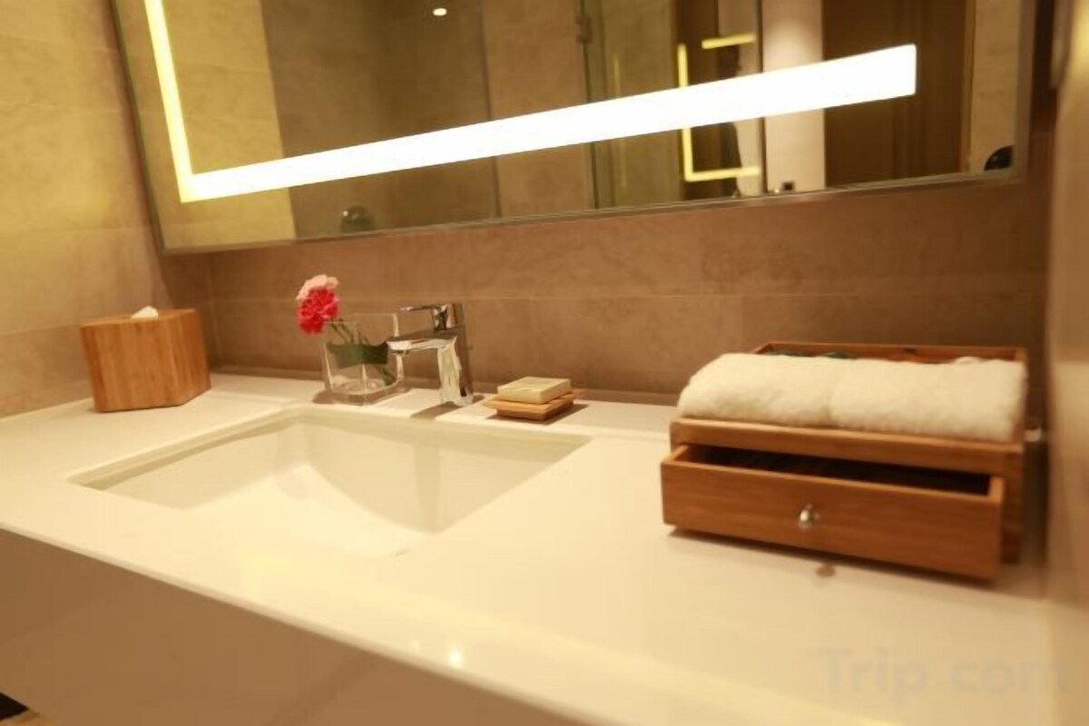 Bathroom | Shower, rainfall showerhead, free toiletries, slippers