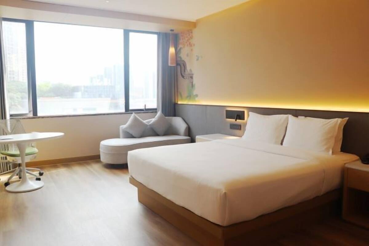 Minibar, caixa forta a l'habitació, escriptori i cortines opaques