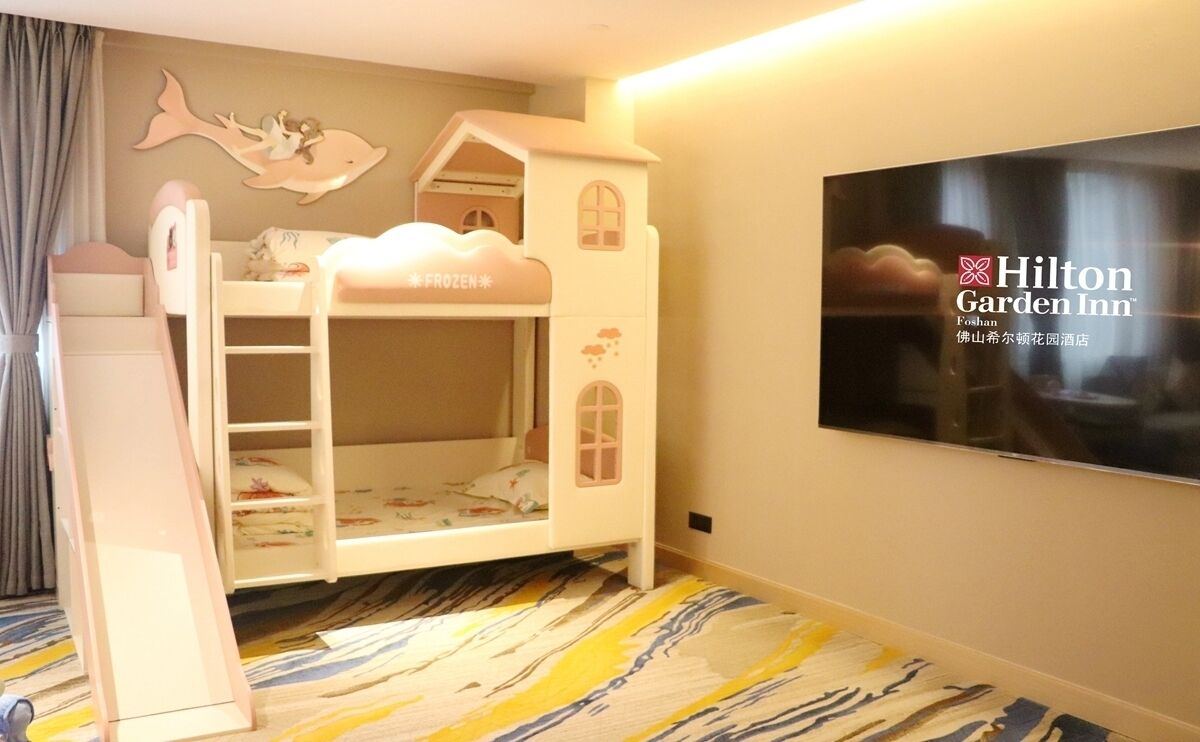 suite, 1 bedroom | minibar, in-room safe, desk, blackout curtains