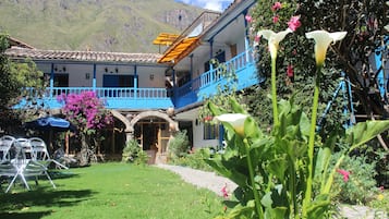 Daily continental breakfast (USD 6 per person)