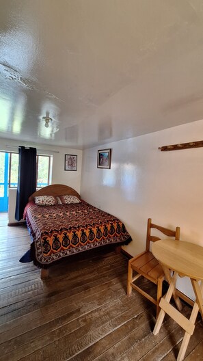 Standard Double Room, Ensuite, Garden Area