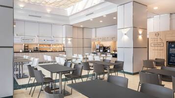 Daily continental breakfast (EUR 11.50 per person)