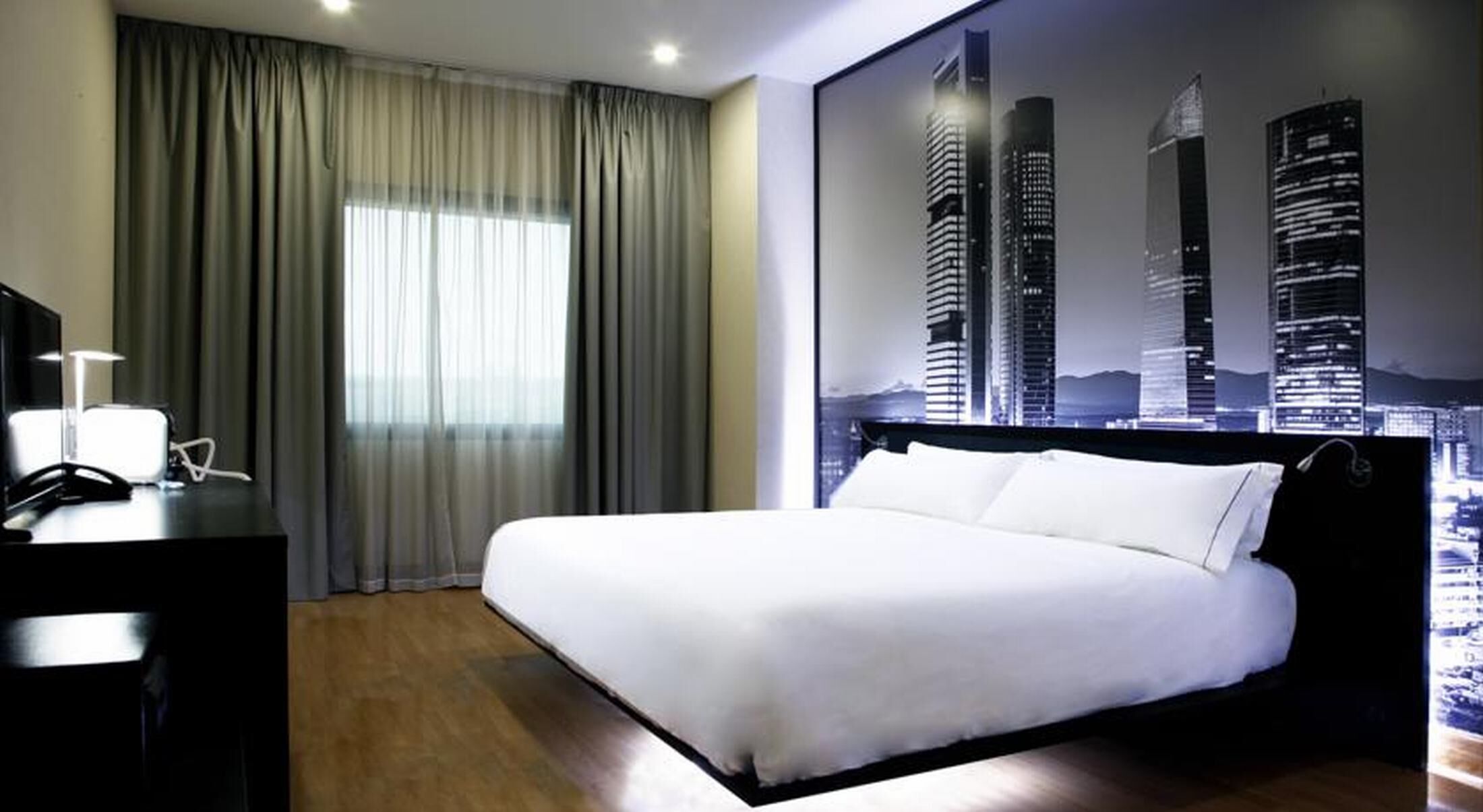 In-room safe, blackout drapes, free WiFi