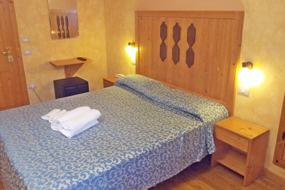 Caja de seguridad en la habitación, escritorio, cunas y wifi gratis 