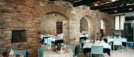 Lunch and dinner served