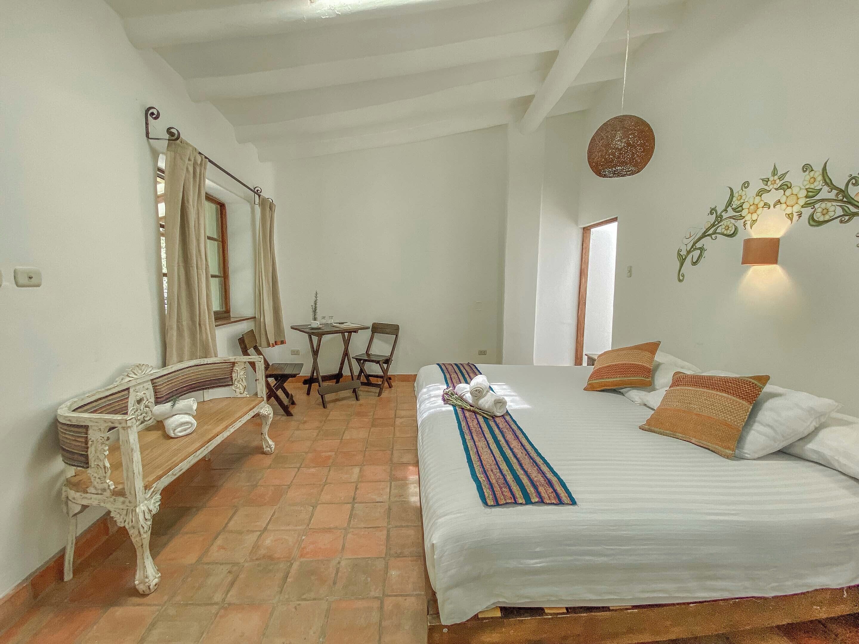 Suite Classique, 1 très grand lit | Wi-Fi gratuit, draps fournis