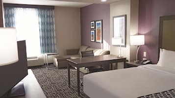 Deluxe-værelse - 1 kingsize-seng - ikke-ryger (Deluxe Executive Room) | Senge med topmadrasser, skrivebord, strygejern/strygebræt