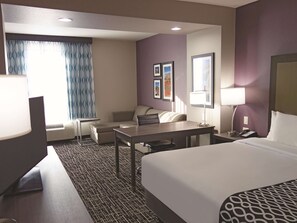 Deluxe Room, 1 King Bed, Non Smoking (Deluxe Executive Room) - La Quinta Inn & Suites by Wyndham Pampa (Pampa)